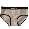 Calcinhas Femininas Simples em Preto, Branco e Cinza de Algodão Puro, Cintura Média, com Letras Estampadas na Virilha de Algodão, Calcinhas Triângulo Respiráveis e Confortáveis para Mulheres