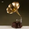 Tocadiscos de Vinilo Adornos Nórdicos de Lujo Ligero Modelo Retro Gramófono Gabinete de Vino Cafetería Decoraciones para Ventanas del Hogar