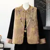 Novo conjunto de três peças de colete de outono estilo chinês para mães, mulheres de meia-idade e idosas, elegante e estiloso conjunto de veludo dourado com contas para senhoras