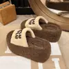 Pantuflas de algodón de lana de cordero para mujer que aumentan la altura, nuevo modelo 2026, de suela gruesa, forradas de felpa, pantuflas versátiles sin cordones para usar en exteriores