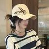Gorra de Béisbol Negra Bordada con Letras para Mujer, Gorra de Pico Ancho Versátil para Verano, Circunferencia de Cabeza Grande, Estilo Coreano Adelgazante para la Cara