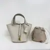 Bolso cesta de piel de vacuno de alta gama con acabado TC para mujer, bolso de mano de cuero genuino de 18 cm con cierre de cobre genuino, bolso tipo cubo