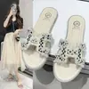 Sandalias Planas de Perlas Elegantes y de Moda 2026 Verano Nuevas Pantuflas Estilo Hada Frescas para que las Mujeres Usen Afuera