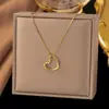 Accesorios Europeos y Americanos Collar de Acero de Titanio con Forma de Corazón para Mujer Nuevo Modelo 2026 Collar de Acero de Titanio con Forma de Corazón y Perlas Redondas de Alta Gama Lujo Ligero Nicho