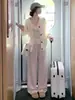 Calça casual estilo coreano, caimento relaxado, listrada de rosa para mulheres, nova coleção de outono, calça reta versátil com design fluido, comprimento até o chão