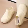 Botas de lluvia para mujer que aumentan la altura, zapatos impermeables de caña corta, duraderos e impermeables, botas de lluvia de goma de nuevo estilo, aptas para la cocina, de suela gruesa, modernas, cálidas y antideslizantes
