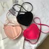 Bolso bandolera de moda, Simple y elegante 2023 Nuevo bolso de mujer moderno y popular, Bolso de hombro, Lindo bolso pequeño con forma de corazón de durazno para mujer
