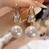 Brincos de pérolas de zircônia requintadas e luxuosas leves, moda feminina elegante, design versátil, novo, elegante, elegante, acessórios para orelha