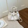 Bolsa de Mão Feminina Nova Primavera Pequena Tote Bag Moda Simples Retrô Bolsa Cesta Bolsa Balde para o Dia a Dia