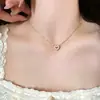 Collar de Corazón Hueco Colorido para Mujer 2026 Nuevo Nicho Lujo Ligero Accesorio de Alta Gama Estilo Dulce Fresco Cadena para Clavícula para Combinar con Vestidos