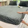 Saia de Cama em Lã de Leite Peça Única Plus Veludo Grosso Alto Gramatura Cor Sólida Estilo Ins Saia de Cama Listrada Conjunto de Três Peças Roupa de Cama