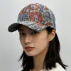 Gorra de béisbol personalizada de cuatro estaciones con visera rígida, letras irregulares, para hombre y mujer, protección solar, para viajes, moda, estilo retro, visera de pico, venta al por mayor