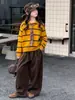 Conjunto de Otoño Estilo Coreano para Niñas 2026 Nuevo Modelo: Conjunto de Dos Piezas para Niños Mayores: Camisa Polo a Rayas, Suéter y Pantalones de Pierna Ancha
