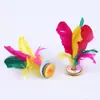 Producción y venta al por mayor de volantes de plumas de pollo color Guantong multi-especificación productos de fitness para niños competición deportiva volante de fitness