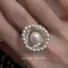 Anillo de Flor de Perla Estilo Tweed Retro Estilo Palacio para Mujer Lujo Accesible Elegante Gama Alta Diseño de Nicho Anillo