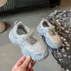 Zapatillas de correr para niños de una sola tira, sandalias cerradas para primavera y otoño, zapatos para niñas, zapatillas deportivas de malla para niños, nuevo modelo 2026