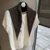 Cachecol Triangular Pequeno de Tricô Macio e Fofo Estilo Coreano para Mulheres, Ponto Versátil para Criar Atmosfera de Outono, Xale Pequeno Pontudo, Protetor de Pescoço, Toque de Alto Padrão