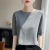 Verano 2025 Nuevo Tejido de Punto de Lana Peinada Listo para Usar de Una Línea Cuello Redondo Manga Tres Cuartos Camiseta Básica de Color Puro para Mujer