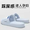 Sandalias antideslizantes engrosadas para mujer para el verano de 2026, modelo nuevo con almohadillas protectoras para uso en el baño, pantuflas anticaída