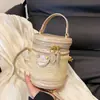 Bolso moderno con alto atractivo estético, bolso cruzado de moda, nuevo modelo de verano 2026, bolso tipo cubo de diseño de nicho