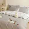 Juego de ropa de cama de algodón grueso estilo caricatura con bordado de toalla y funda de edredón jacquard, juego de tres piezas para cama individual de algodón puro