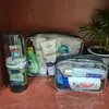 Set de Artículos de Tocador para Viaje, Cepillo de Dientes de Viaje, Champú, Gel de Ducha, Toalla, Neceser de Maquillaje, Regalo Portátil y Práctico