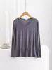 Camiseta de manga larga de modal para mujer, nueva camiseta básica de primavera con cuello en V, color liso estilo coreano, top interior holgado