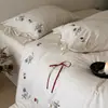 Juego de ropa de cama de cuatro piezas de algodón y lino con temática de bosque, fresco, bordado y tejido en color para niñas, con encaje y un lazo, cómodo para dormir al desnudo, disponible en tamaños de 1.8 m y 2.0 m