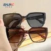 Nuevas Gafas de Sol Cuadradas Retro de Moda para Mujer, Gafas de Sol de Viaje con Protección Solar a la Moda para Hombre, Gafas de Sol Estilizadoras de Verano para Influencers