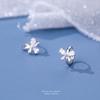 Hebilla de Oreja Pequeña Florcita Estilo Mori Plata s999 Pendientes de Flor de Cinco Pétalos Simples Versátiles Dulces Frescos Modernos de Alta Gama para Mujer