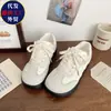 Zapatos de estilo alemán de lunares para mujer 2026 nuevos zapatos blancos de tablero transpirables para primavera y otoño versátiles casuales deportivos zapatitos blancos