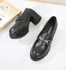 Zapatos de cuero de tacón alto estilo británico para mujer 2022 nuevos mocasines de un solo pedal zapatos de plataforma de tacón grueso de boca baja de charol