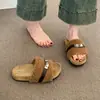 Chinelos peludos de sola grossa para mulheres, para usar ao ar livre, nova coleção de outono 2026, únicos e estilosos, perfeitos para dias preguiçosos, chinelos estilo Birkenstock, calçados femininos