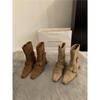 Versão Coreana 2025 do Novo Design de Nicho Botas Curtas Retrô Francesas Bico Quadrado Pequeno Botas Western Botas de Camurça de Cano Médio Botas Femininas