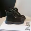 Botas de Cano Curto Macias Estilo Retrô para Meninas Verão 2025 Novas Botas de Couro Crianças de Tamanho Médio e Grande Meninos Botas Martin Casuais da Moda