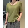Camiseta amarela gola U de manga curta para mulheres, novo estilo verão 2026, solta e modeladora, camiseta básica versátil com barras dobradas