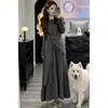 Conjunto Elegante de Roupa Novo Estilo 2026 com uma Vibe Relaxada, Suéter de Tricô Cinza Retrô e Calça de Cintura Alta Conjunto de Duas Peças para Outono e Inverno
