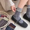 26 Calcetines de Otoño/Invierno estilo coreano, atmosféricos, con borde de volantes, de longitud media hasta la pantorrilla para mujer, con rayas verticales, bloques de color texturizados y un diseño versátil
