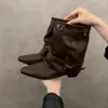 Botas de pierna de pantalón con hebilla de cuero retro estilo post-apocalíptico para mujer 2026 nuevas de otoño punta fina temperamento botas cortas botas de montar a media pantorrilla