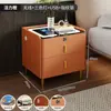 Mesa de Cabeceira Simples e Confortável Estilo Casa Tampo em Rocha Estilo Celebridade da Internet Moderna Luxo Leve Italiano Multifuncional Armário de Cabeceira Inteligente