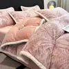 Juego de Cama de Cuatro Piezas de Terciopelo Tallado de Gama Alta Lujo Ligero Sentido de Gama Alta Ropa de Cama de Terciopelo de Leche Superficie de Coral Grueso Sábana Funda de Edredón