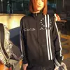 Chaqueta Patchwork con Rayas Dobles Bordadas Estilo Asiático Frío 26SS con Cuello Alto para Hombres y Mujeres, Sudadera Deportiva Corta Estilo Callejero Americano