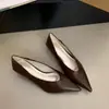 Zapatos de mujer Chuyuji estilo francés de punta fina con corte en V, ajustados, de tacón bajo, 2026 Primavera/Otoño, simples para el trabajo diario, zapatos Mary Jane