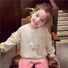 Suéter para niña primavera y otoño 2025 nuevo estilo coreano infantil mariposa moderno niños grandes manga larga top