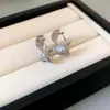 Estilo indiferente europeo y americano tejido de punto trenzado ear cuff simple luz de lujo diseño de nicho aretes moda de alta gama joyería de oído versátil