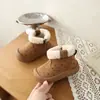 Botas de nieve cálidas forradas de polar con lunares estilo retro para niños, nueva colección otoño/invierno 2026, zapatillas de algodón unisex modernas y versátiles con suelas antideslizantes