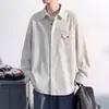 En stock, estilo old money, nuevo para otoño 2026, camisa casual de rayas verticales con cuello de solapa para hombre, popular camisa de manga larga