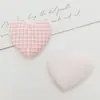 Novo Acessórios de Joias de Pelúcia Redondos em Formato de Coração com Estampa Xadrez de Lado Único Acessórios DIY para Roupas Chapéus Fabricante Atacado em Estoque