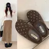 Pantuflas de algodón de un paso con suela gruesa para mujer 2026 moda de invierno de lunares con forro de felpa, sin talón, cerradas para casa