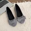 Comercio exterior talla grande fondo ligero suave gorro zapatos de mujer 2025 primavera y otoño nuevo lazo cómodos antideslizantes zapatos de mujer